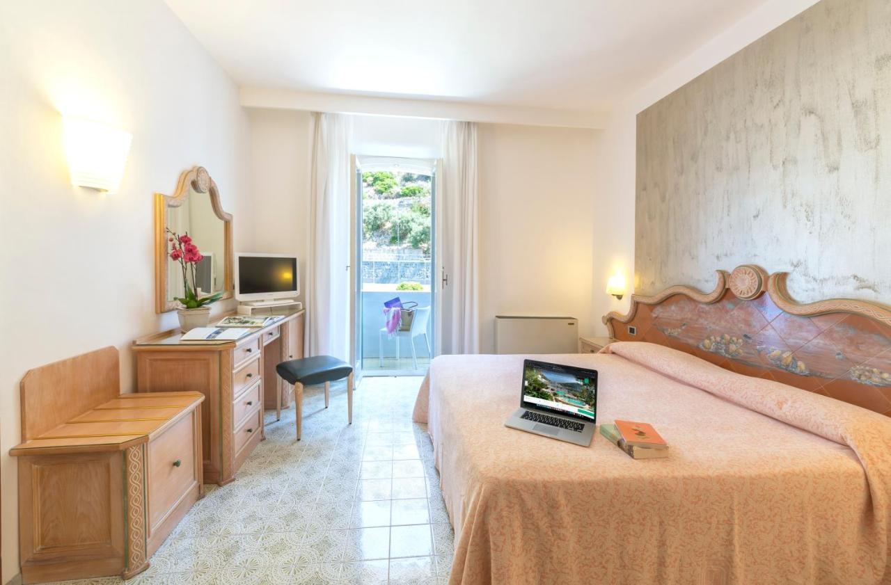 Hotel Parco Smeraldo Terme Барано-д'Иския Номер фото